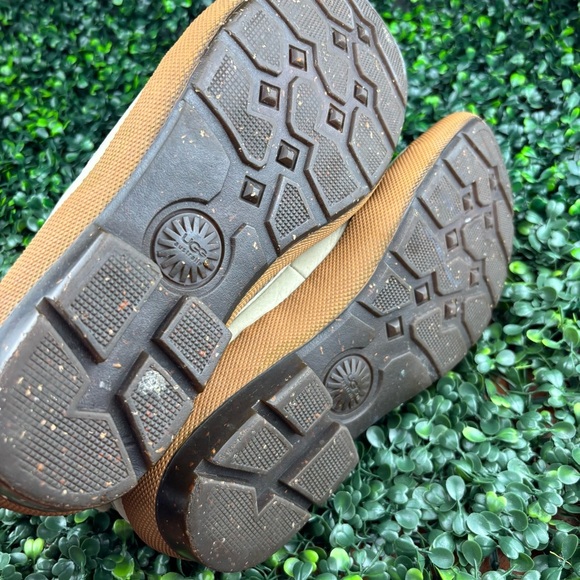 UGG Cream and Brown Lace-Up Duck Boots size 10.5 - Picture 10 of 10